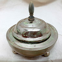 Silberdose, innen grün