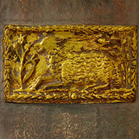 Vergoldetes Steinrelief